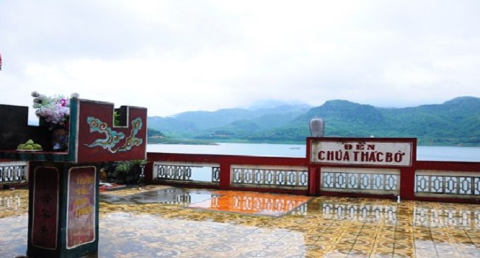 Đền thờ chúa Thác Bờ