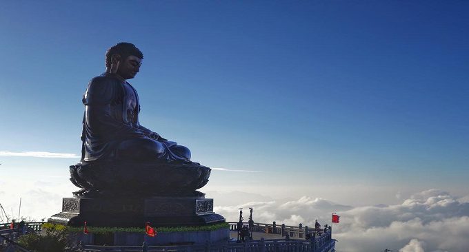 Tượng Phật A Di Đà trên đỉnh Fansipan - cáp treo sapa lào cai