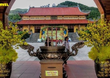 Tour chùa Ba Vàng