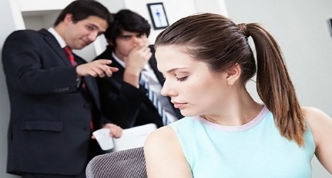 quấy rối tình dục khi đi xe khách giường nằm