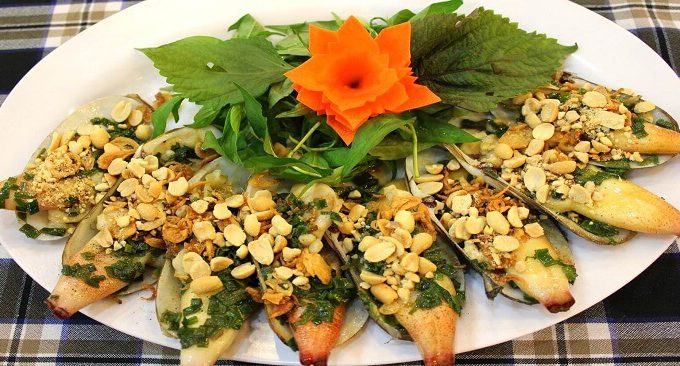 đi vịnh lan hạ thưởng thức hải sản Cát Bà