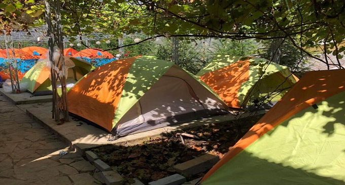 lều cắm trại tại vườn